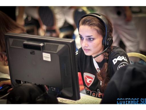 Half-Life: Counter-Strike - ESWC 2010:Mousesports Ladies(Видео+фото)